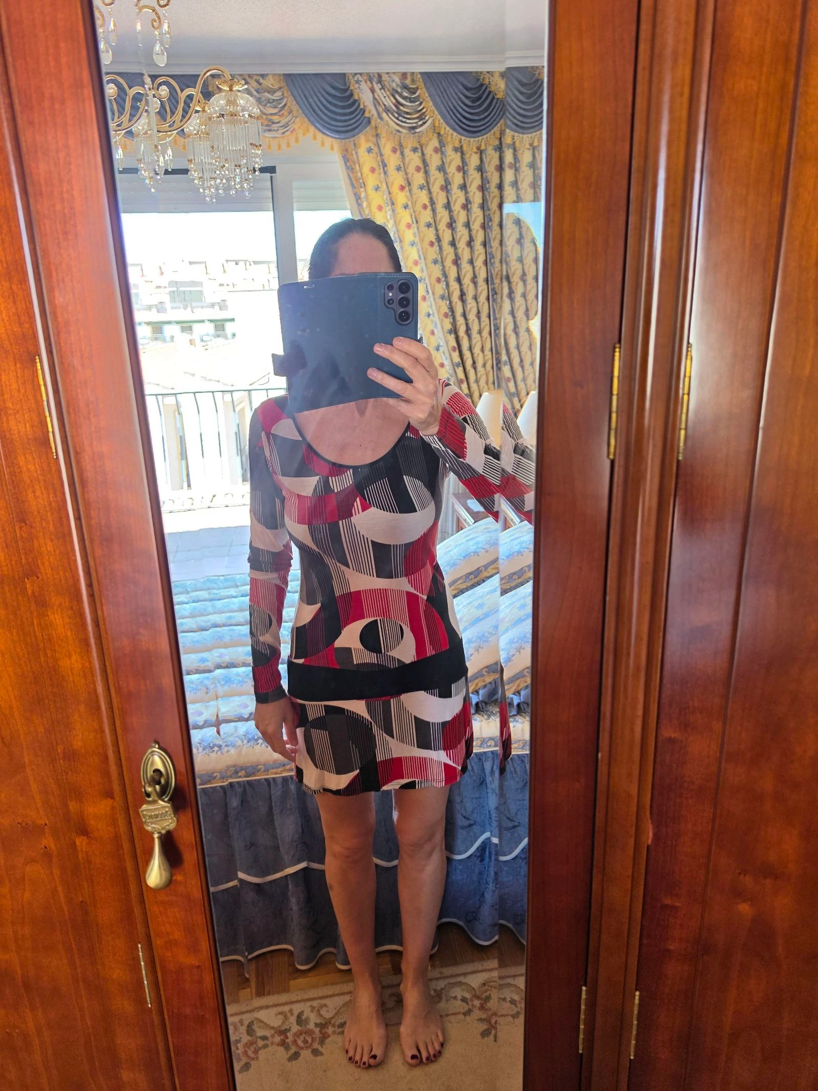 Short dress with a print in red, white, and black tones – photo 6